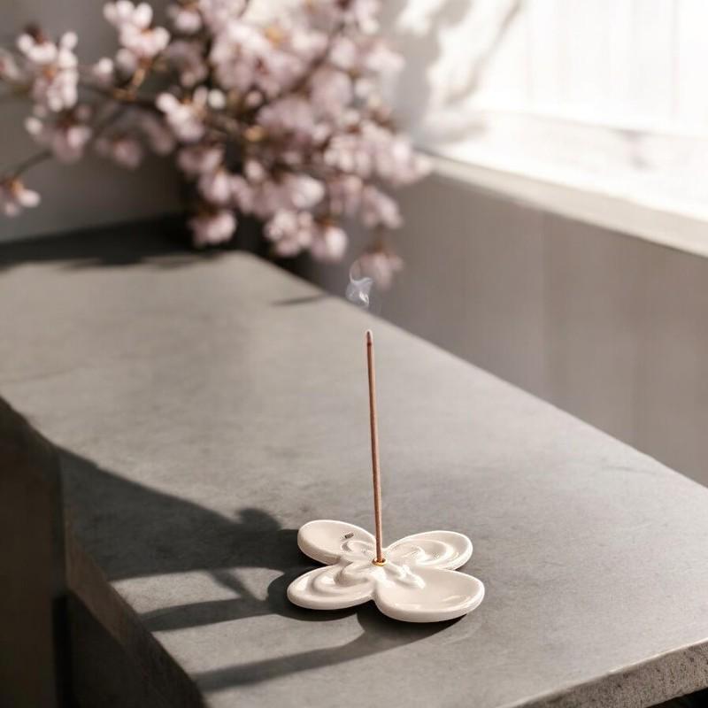 Butterfly Shaped Ceramic Incense Burner, Orchid Line Fragrant Holder for Aromatherapy, Home Zen Gift for Tea Lovers
