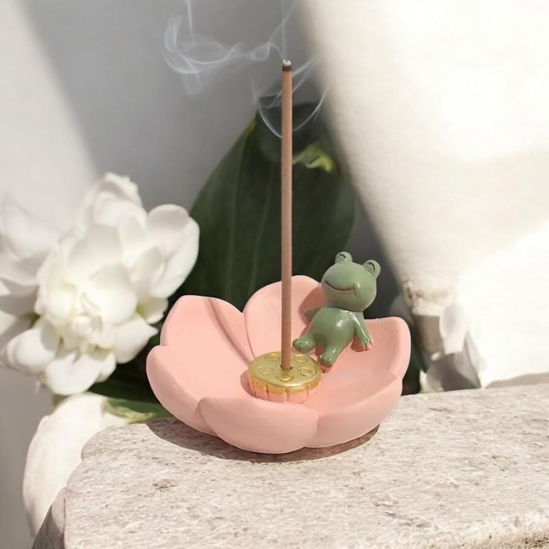 Cherry Blossom Incense Holder  Sakura Animal Stick Burner  Cute Aromatherapy Ash Catcher  Japanese-Inspired Home Decor Gift