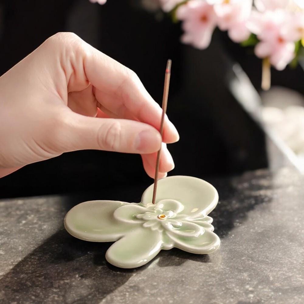 Butterfly Shaped Ceramic Incense Burner, Orchid Line Fragrant Holder for Aromatherapy, Home Zen Gift for Tea Lovers