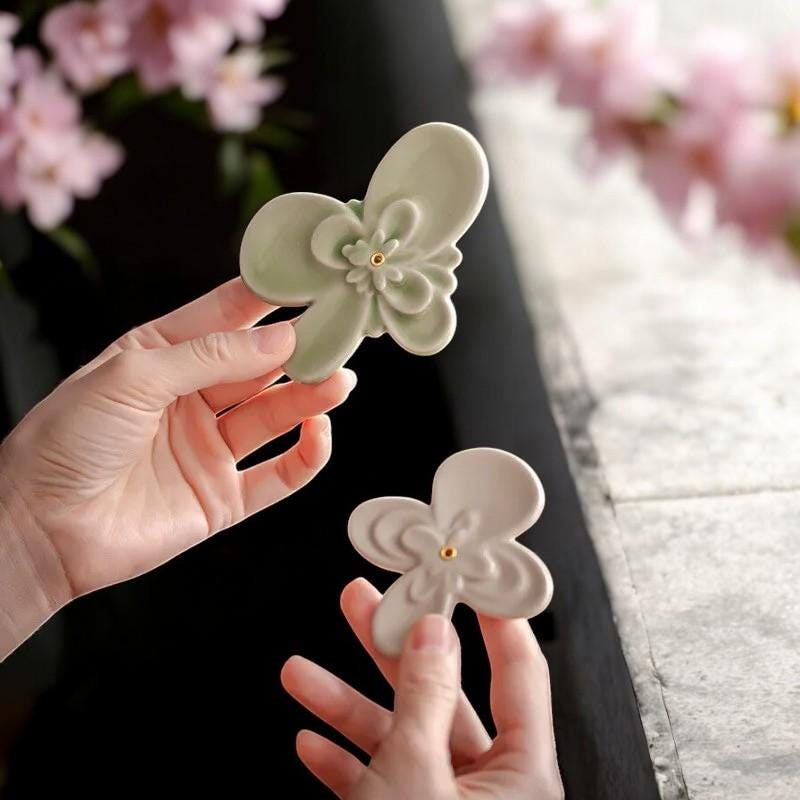 Butterfly Shaped Ceramic Incense Burner, Orchid Line Fragrant Holder for Aromatherapy, Home Zen Gift for Tea Lovers